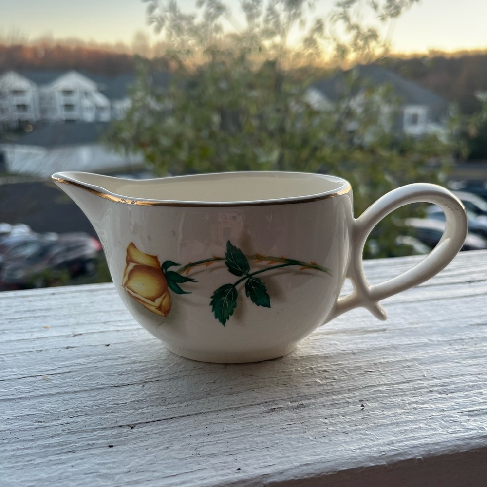 Canonsburg yellow rose gravy boat